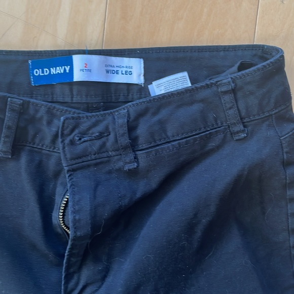 Old navy pants - Picture 2 of 2